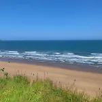 The House, The Bay Filey, Sleeps 4 In 2 Double With Ensuites, 1 Dog Welcome *