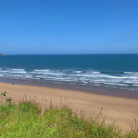 The House, The Bay Filey, Sleeps 4 In 2 Double With Ensuites, 1 Dog Welcome *
