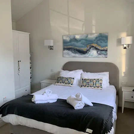 The House, The Bay Filey, Sleeps 4 In 2 Double With Ensuites, 1 Dog Welcome *