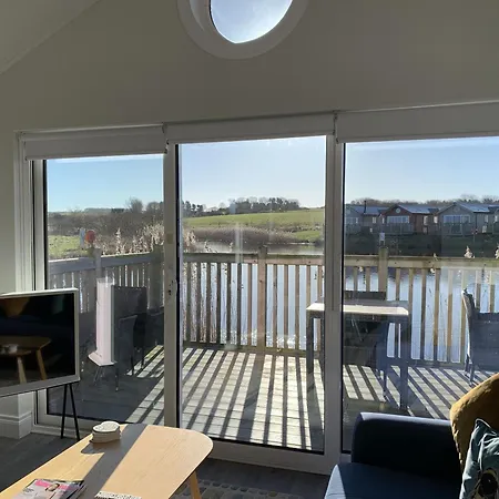 The House, The Bay Filey, Sleeps 4 In 2 Double With Ensuites, 1 Dog Welcome Holiday home Filey