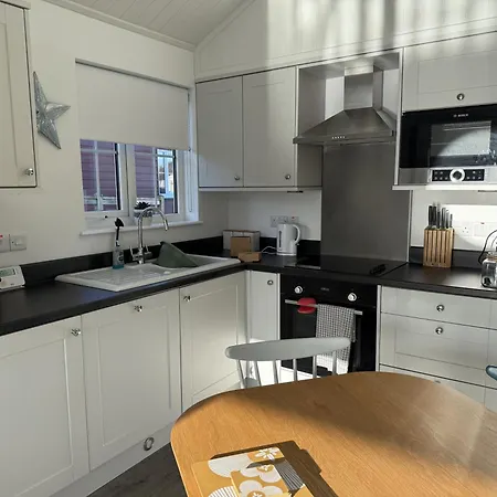 The House, The Bay Filey, Sleeps 4 In 2 Double With Ensuites, 1 Dog Welcome