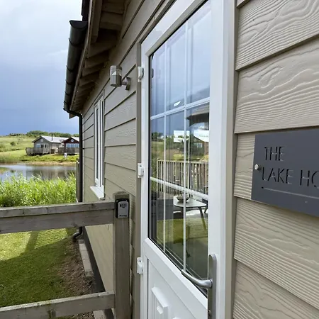 The House, The Bay Filey, Sleeps 4 In 2 Double With Ensuites, 1 Dog Welcome بيت للعطل *
