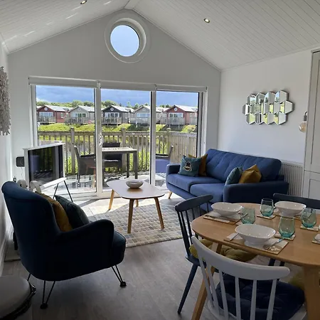 The House, The Bay Filey, Sleeps 4 In 2 Double With Ensuites, 1 Dog Welcome * Filey