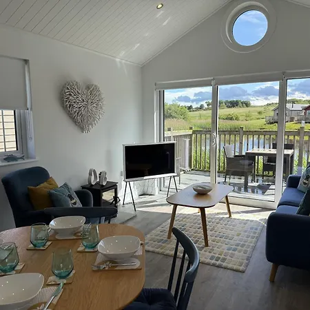 The House, The Bay Filey, Sleeps 4 In 2 Double With Ensuites, 1 Dog Welcome