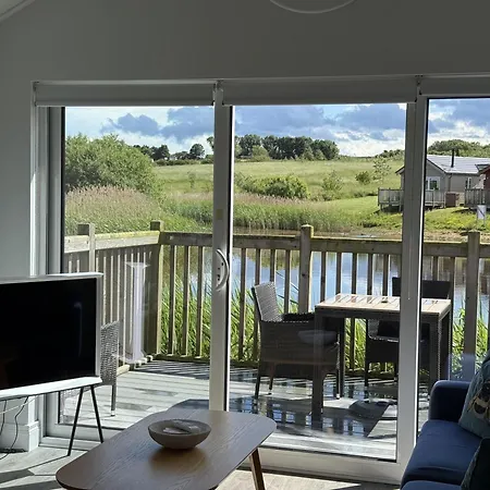 The House, The Bay Filey, Sleeps 4 In 2 Double With Ensuites, 1 Dog Welcome بيت للعطل Filey