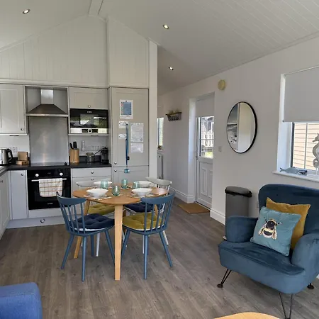 The House, The Bay Filey, Sleeps 4 In 2 Double With Ensuites, 1 Dog Welcome بيت للعطل